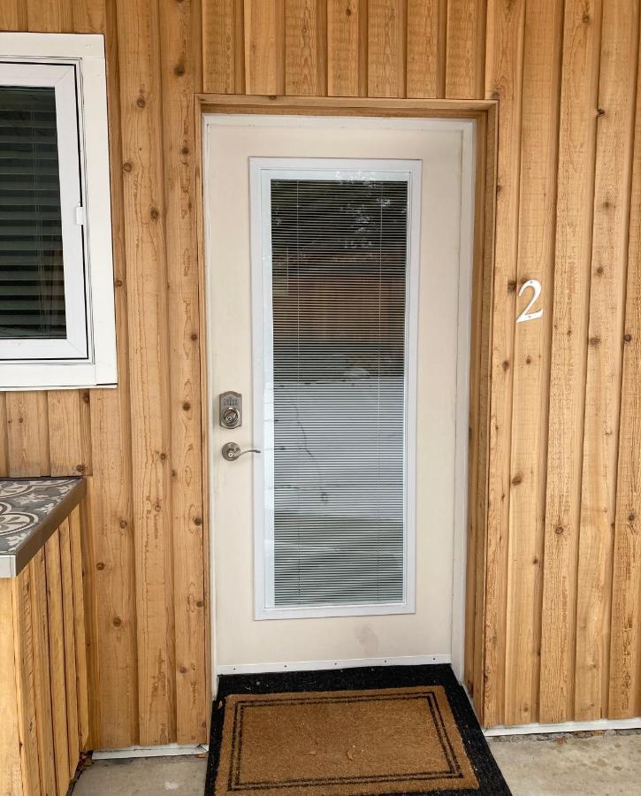 פנטיקטון Bright Poolside Walkout Two Bedroom Basement Suite In The Okanagan מראה חיצוני תמונה