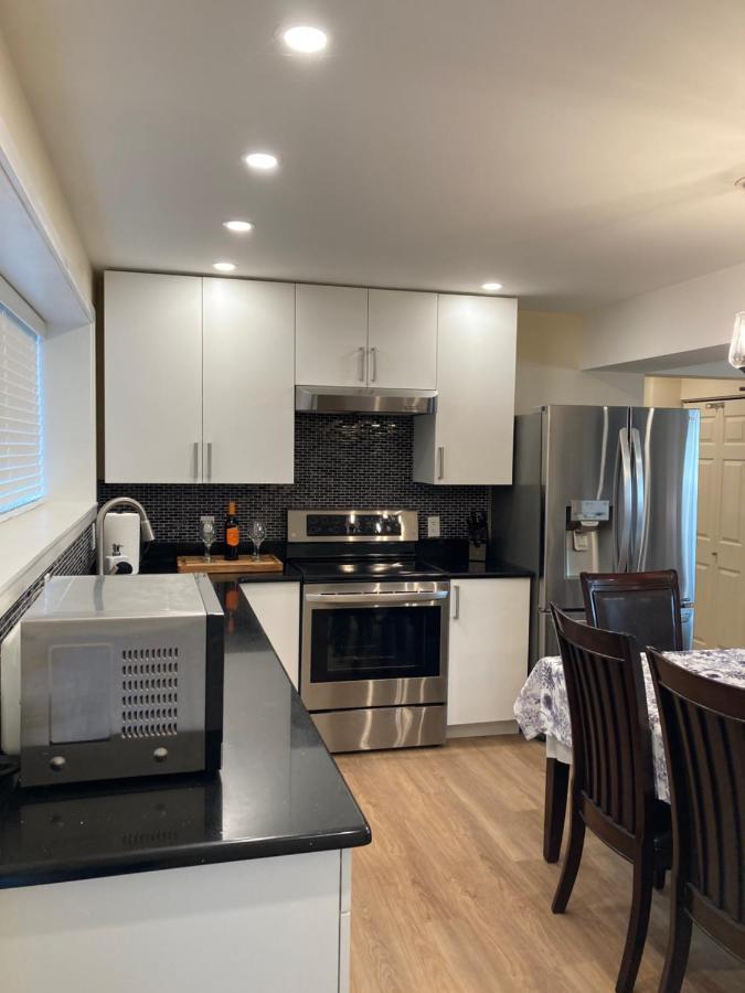 פנטיקטון Bright Poolside Walkout Two Bedroom Basement Suite In The Okanagan מראה חיצוני תמונה