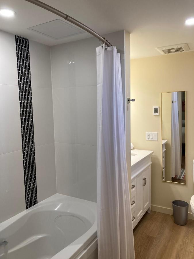 פנטיקטון Bright Poolside Walkout Two Bedroom Basement Suite In The Okanagan מראה חיצוני תמונה