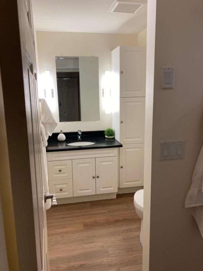 פנטיקטון Bright Poolside Walkout Two Bedroom Basement Suite In The Okanagan מראה חיצוני תמונה