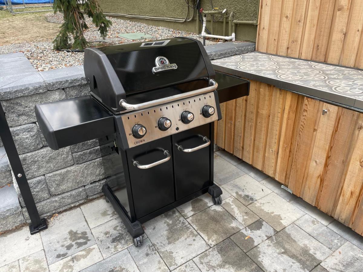 פנטיקטון Bright Poolside Walkout Two Bedroom Basement Suite In The Okanagan מראה חיצוני תמונה