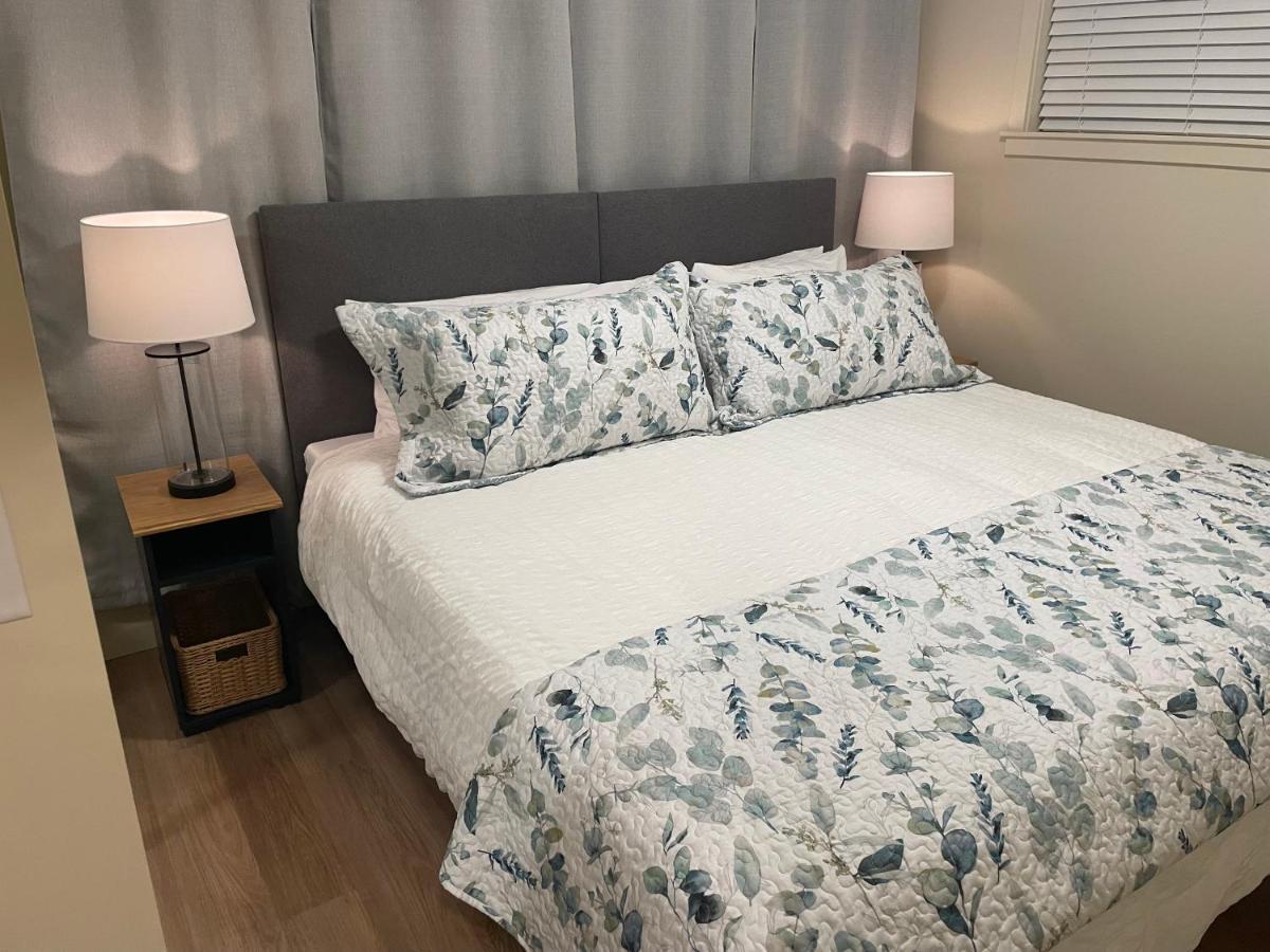 פנטיקטון Bright Poolside Walkout Two Bedroom Basement Suite In The Okanagan מראה חיצוני תמונה
