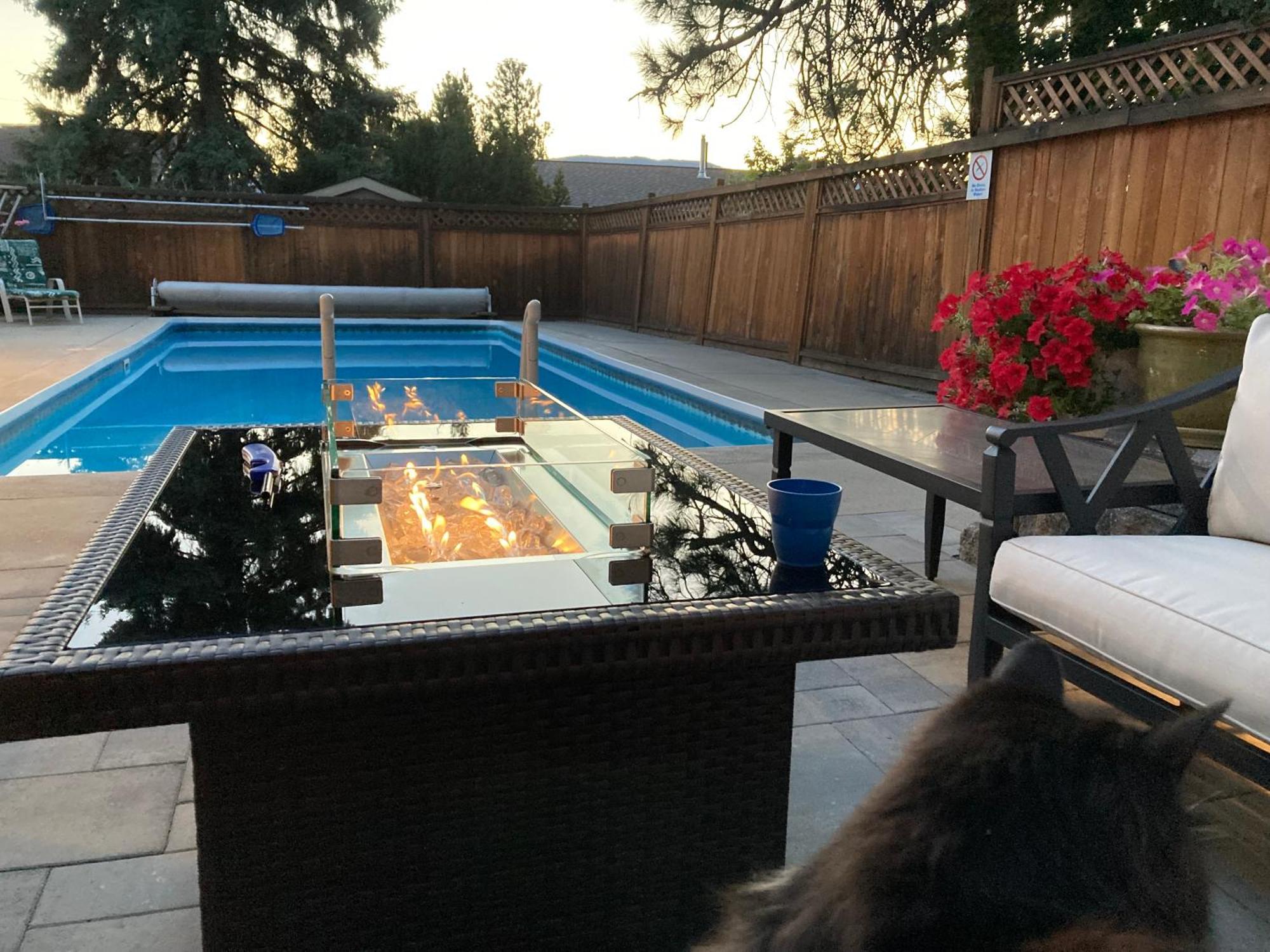 פנטיקטון Bright Poolside Walkout Two Bedroom Basement Suite In The Okanagan מראה חיצוני תמונה