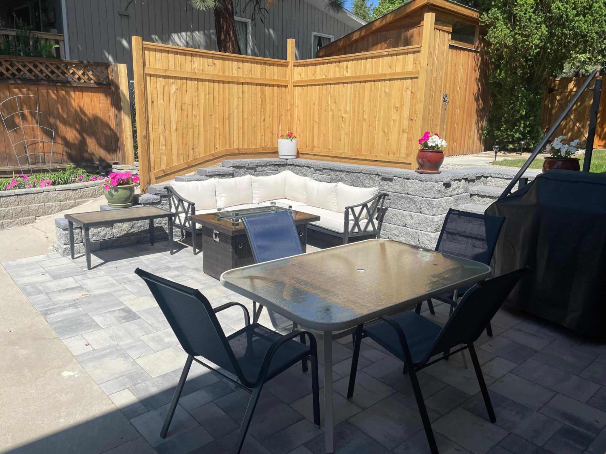 פנטיקטון Bright Poolside Walkout Two Bedroom Basement Suite In The Okanagan מראה חיצוני תמונה